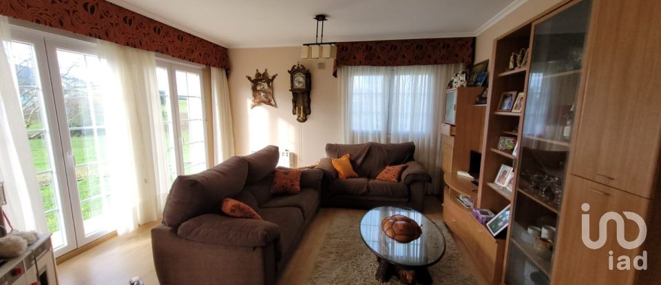 House 4 bedrooms of 223 m² in A Devesa (27796)