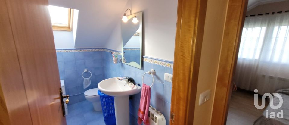 House 4 bedrooms of 223 m² in A Devesa (27796)