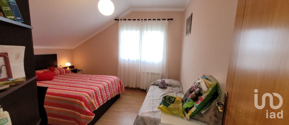 House 4 bedrooms of 223 m² in A Devesa (27796)