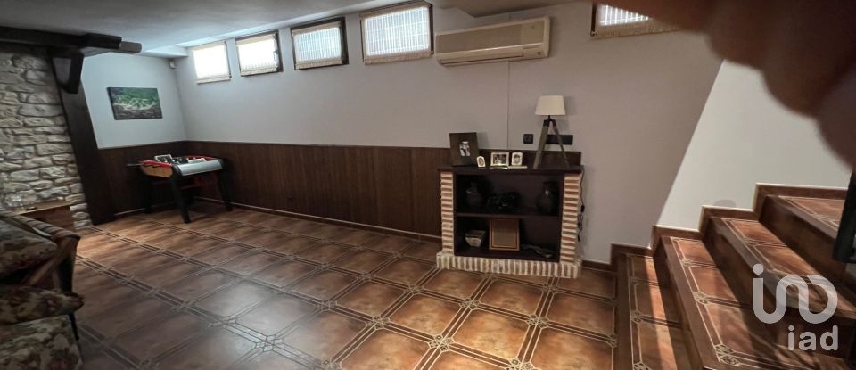 Habitatge unifamiliar  3 habitacions de 388 m² a Petrer (03610)