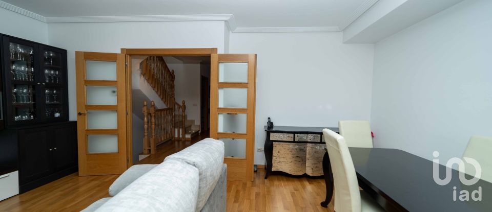 Maison 4 chambres de 275 m² à San Andrés del Rabanedo (24010)