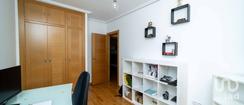 Maison 4 chambres de 275 m² à San Andrés del Rabanedo (24010)