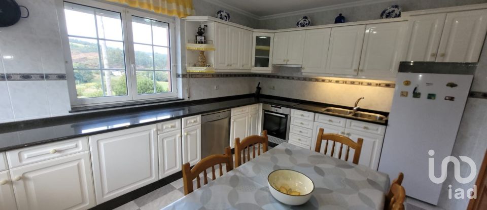 House 6 bedrooms of 333 m² in A Ria de Abres (27766)