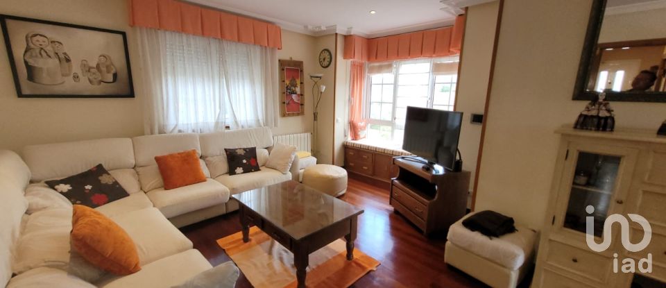 House 6 bedrooms of 333 m² in A Ria de Abres (27766)