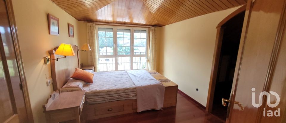 House 6 bedrooms of 333 m² in A Ria de Abres (27766)