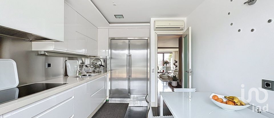 Châlet 5 chambres de 300 m² à Balea (36988)