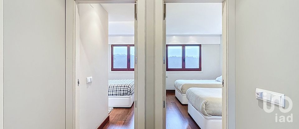 Châlet 5 chambres de 300 m² à Balea (36988)