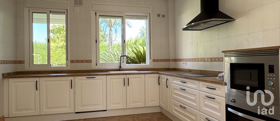 Chalet 5 habitaciones de 280 m² en Nucleo Encinarejo de Cordoba (14711)