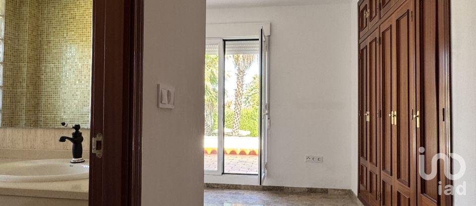 Chalet 5 habitaciones de 280 m² en Nucleo Encinarejo de Cordoba (14711)