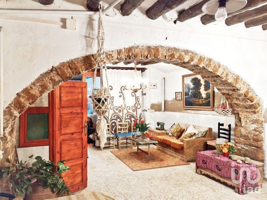 Casa de pueblo 10 habitaciones de 670 m² en Cinctorres (12318)