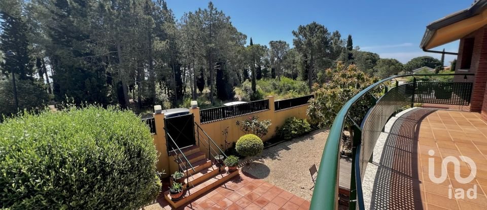 Habitatge unifamiliar  7 habitacions de 587 m² a Sant Vicenç de Montalt (08394)