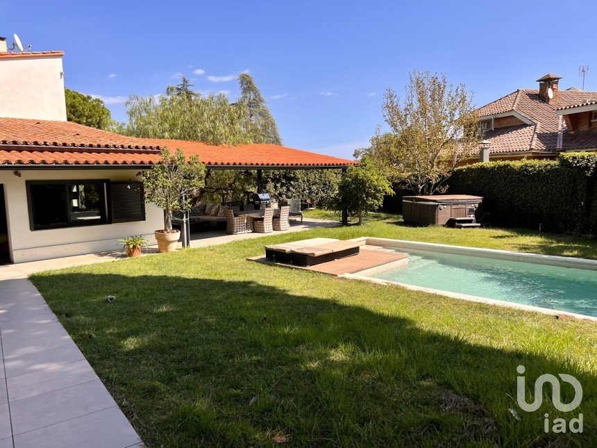 Vivienda unifamiliar  4 habitaciones de 206 m² en Cabrera de Mar (08349)