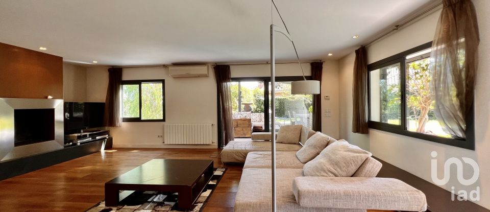 Vivienda unifamiliar  4 habitaciones de 206 m² en Cabrera de Mar (08349)