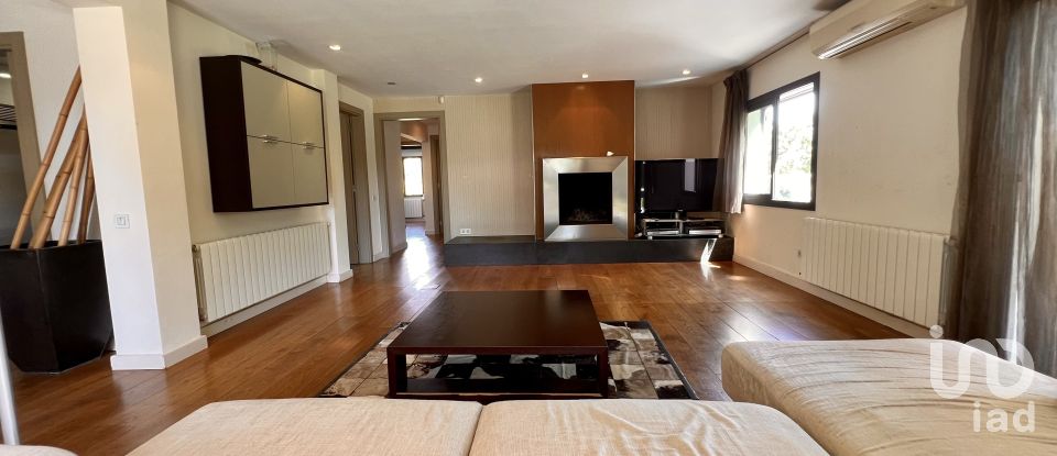 Vivienda unifamiliar  4 habitaciones de 206 m² en Cabrera de Mar (08349)