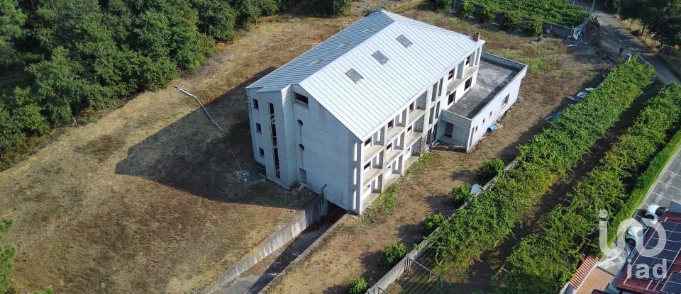 Immeuble de 1 902 m² à Adina (36979)