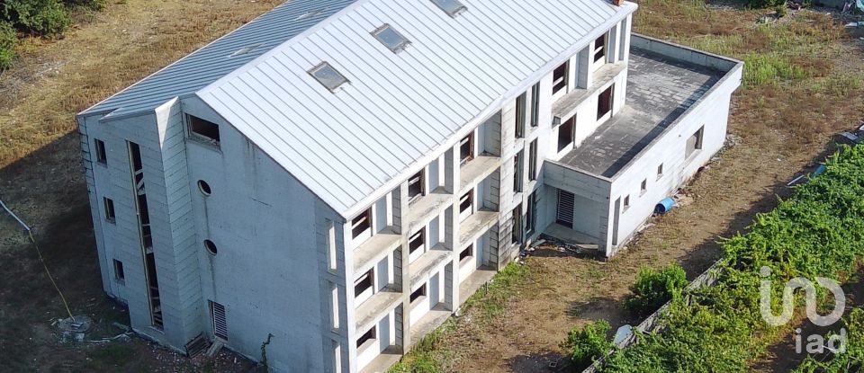 Immeuble de 1 902 m² à Adina (36979)