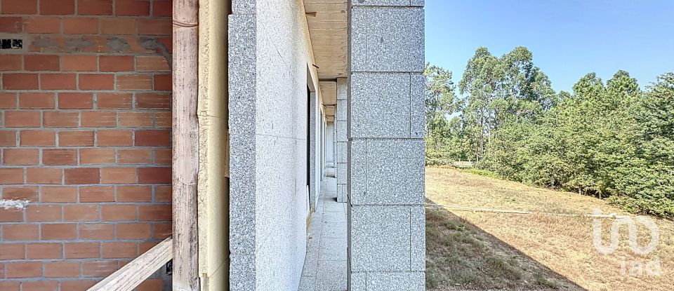 Immeuble de 1 902 m² à Adina (36979)