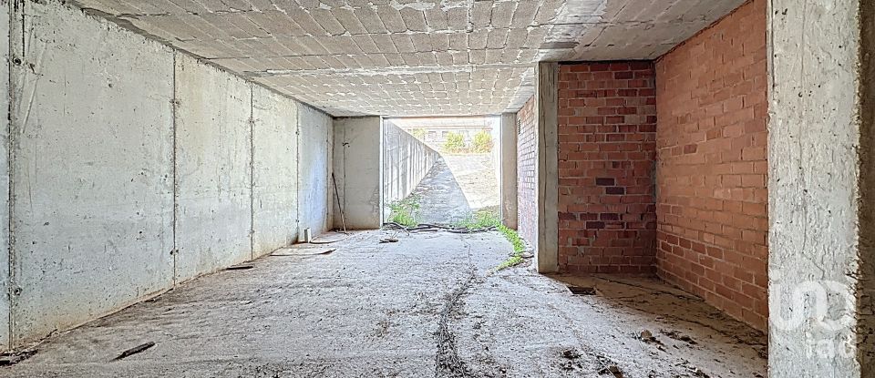 Immeuble de 1 902 m² à Adina (36979)