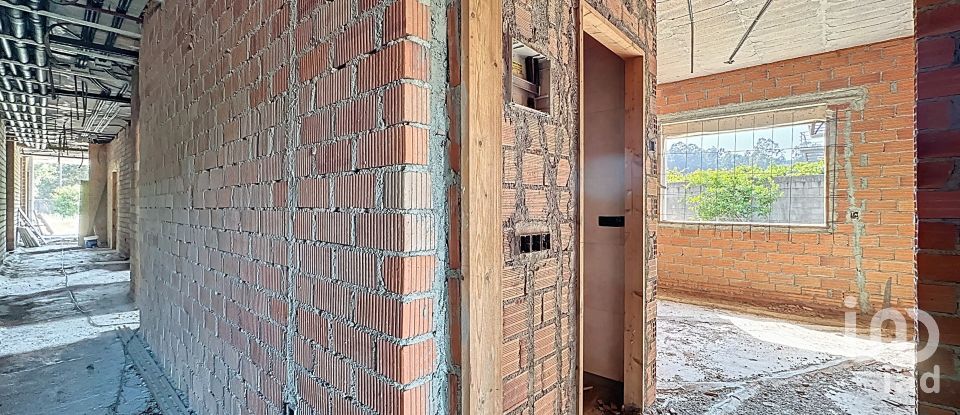 Immeuble de 1 902 m² à Adina (36979)