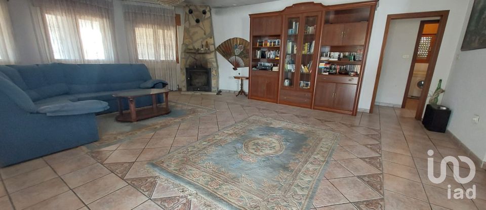 House 6 bedrooms of 230 m² in Barrio Los Hortelanos (03191)