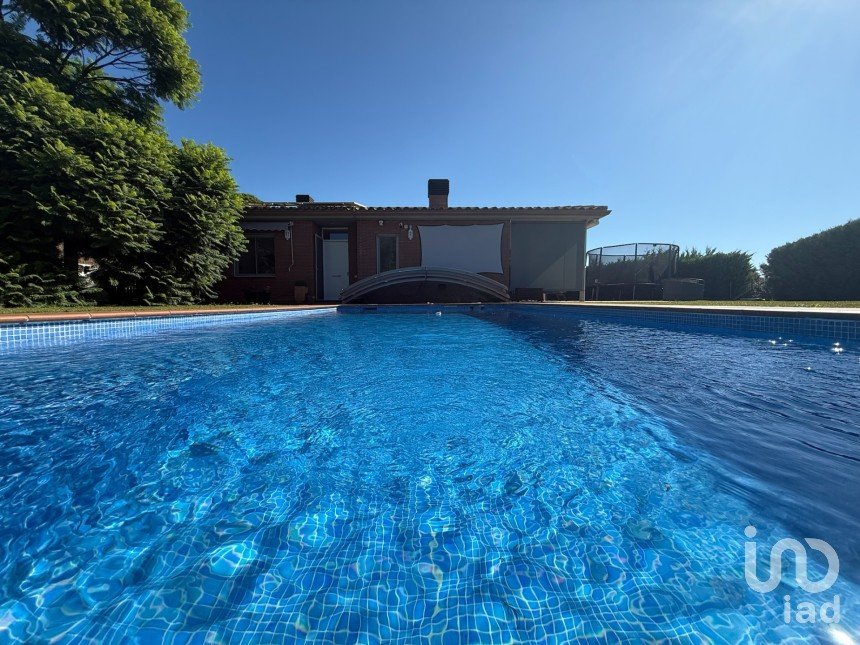 Habitatge unifamiliar  4 habitacions de 371 m² a Sant Vicenç de Montalt (08394)