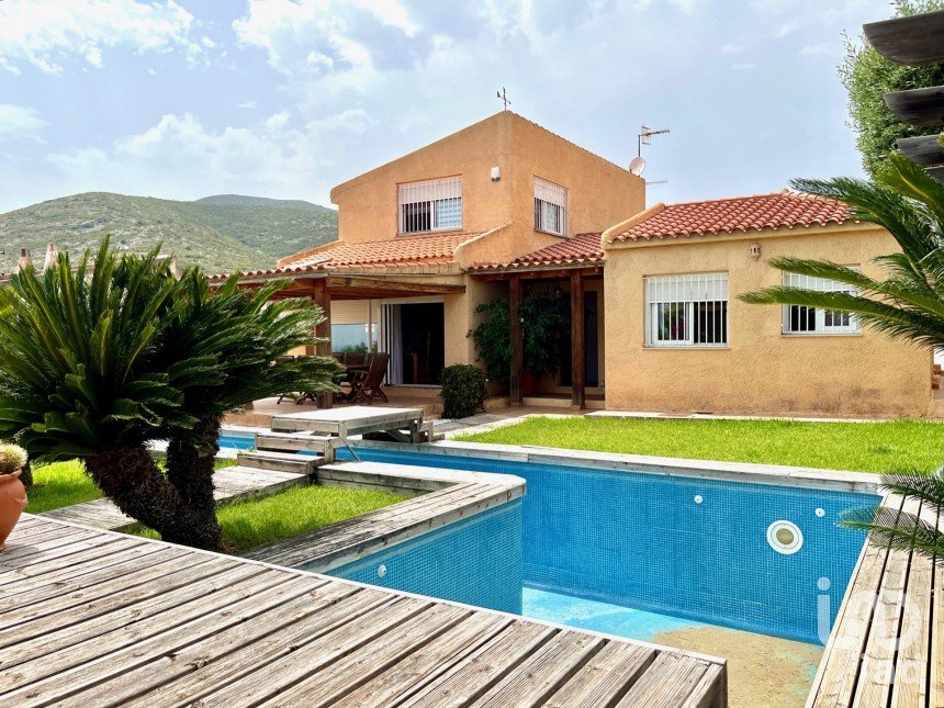 House 4 bedrooms of 185 m² in Peñiscola (12598)