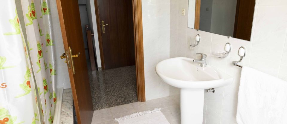 Lodge 6 bedrooms of 239 m² in Malpica de Bergantiños (15113)