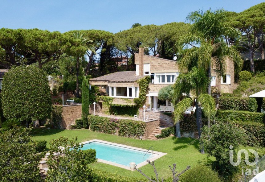 Casa 4 habitacions de 400 m² a Cabrils (08348)