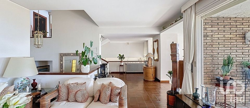 Casa 4 habitacions de 400 m² a Cabrils (08348)