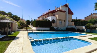 Casa 4 habitaciones de 184 m² en Cabo de Las Huertas (03540)