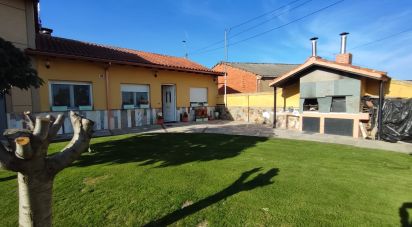 Country home 4 bedrooms of 184 m² in Villares de Órbigo (24288)