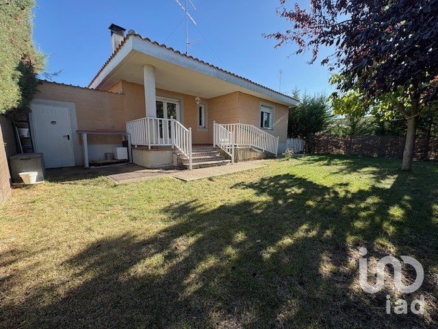 Chalet 3 habitaciones de 137 m² en Urbanización El Encinar (37190)
