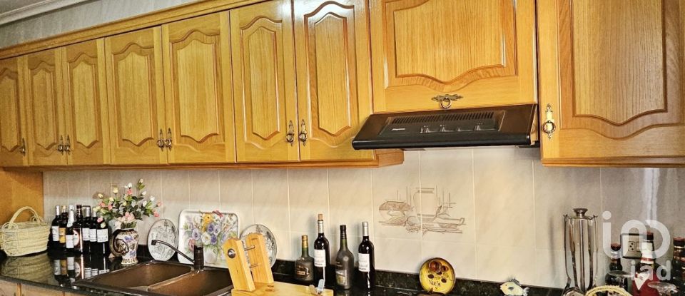 Casa rural 5 habitaciones de 266 m² en Aviles (30812)