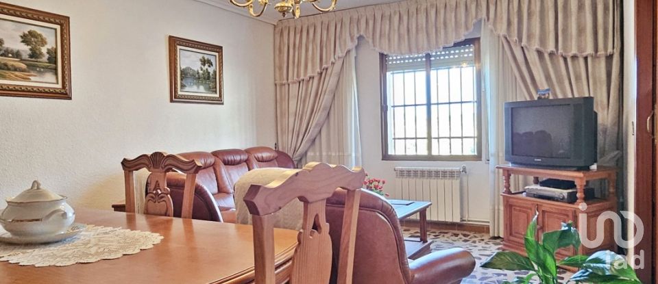 Casa rural 5 habitaciones de 266 m² en Aviles (30812)