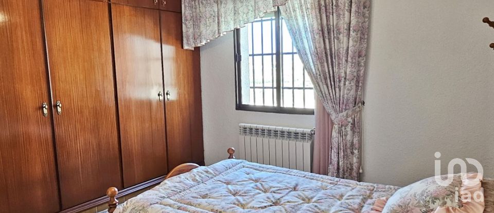 Casa rural 5 habitaciones de 266 m² en Aviles (30812)