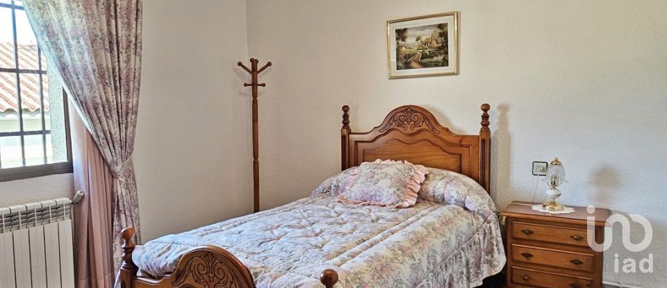 Casa rural 5 habitaciones de 266 m² en Aviles (30812)