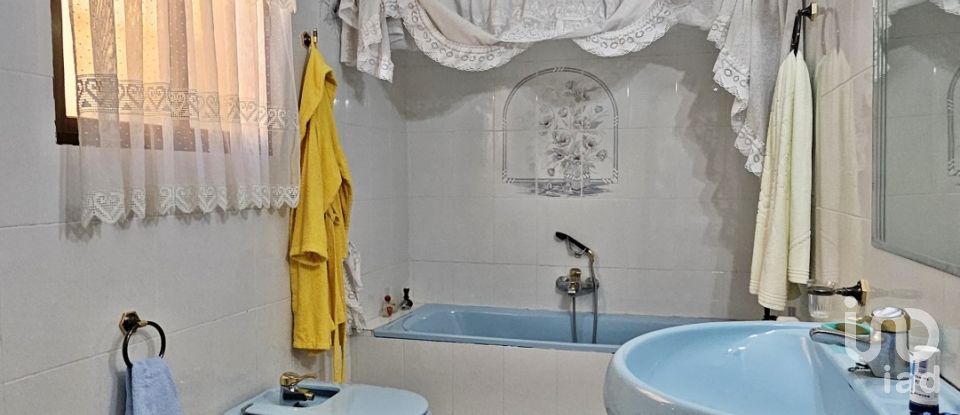 Casa rural 5 habitaciones de 266 m² en Aviles (30812)