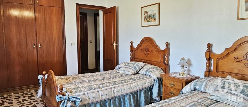 Casa rural 5 habitaciones de 266 m² en Aviles (30812)