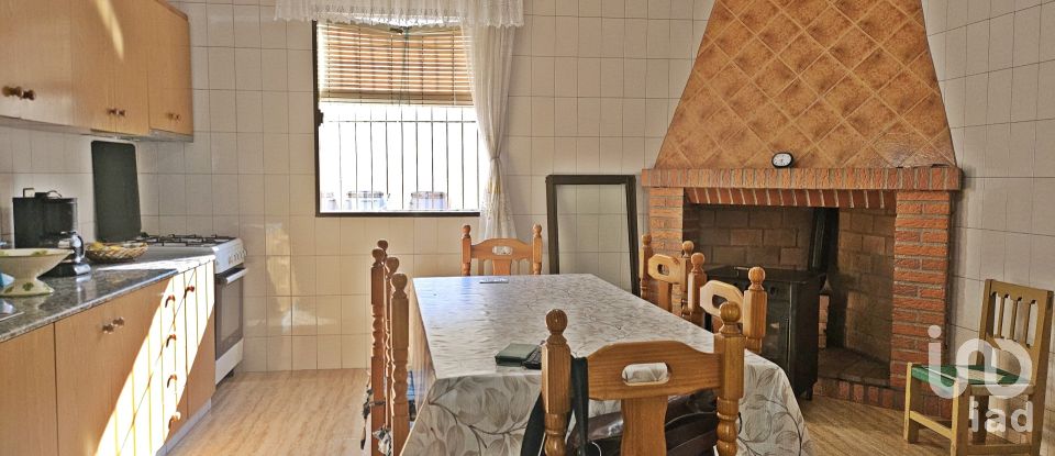 Casa rural 5 habitaciones de 266 m² en Aviles (30812)