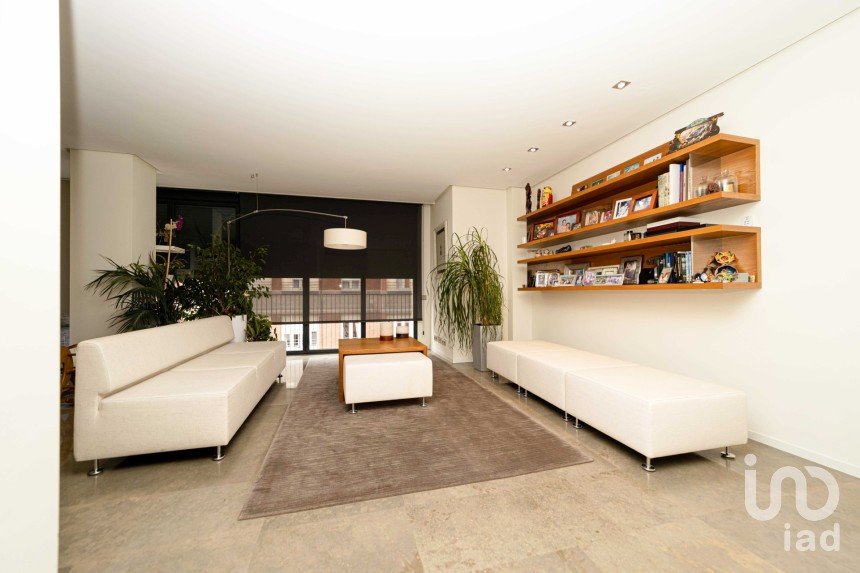 Triplex 5 bedrooms of 463 m² in León (24004)