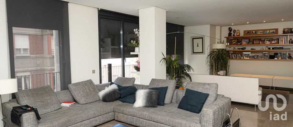 Triplex 5 bedrooms of 463 m² in León (24004)