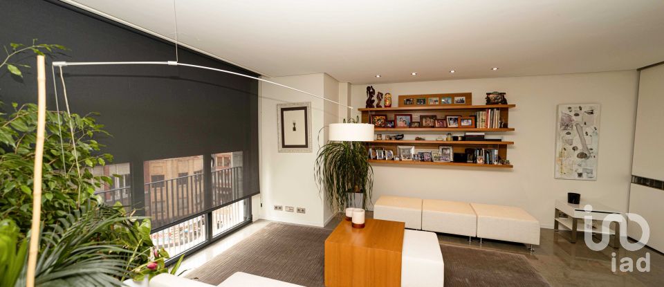 Triplex 5 bedrooms of 463 m² in León (24004)