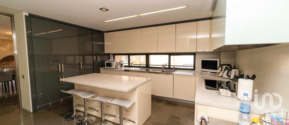 Triplex 5 bedrooms of 463 m² in León (24004)