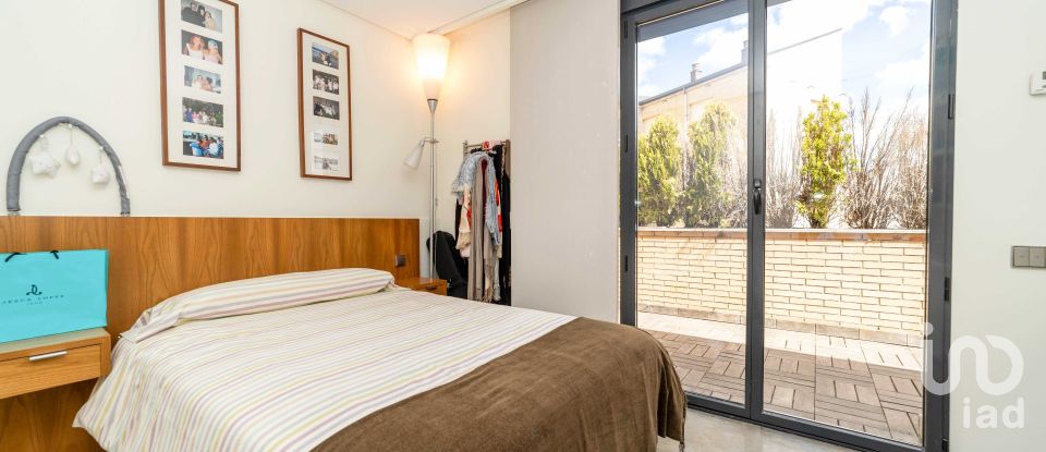 Triplex 5 bedrooms of 463 m² in León (24004)