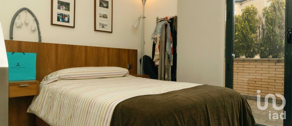 Triplex 5 bedrooms of 463 m² in León (24004)