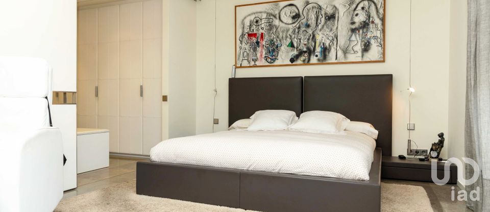 Triplex 5 bedrooms of 463 m² in León (24004)