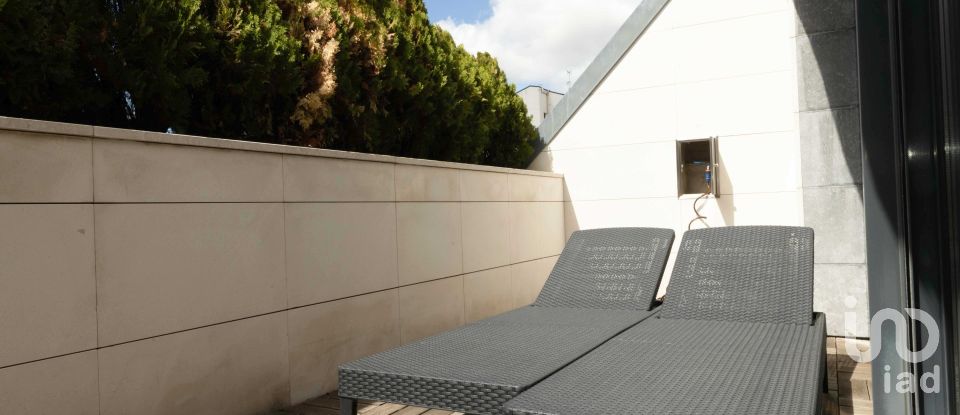 Triplex 5 bedrooms of 463 m² in León (24004)