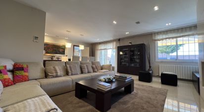 Cottage 4 bedrooms of 397 m² in Palau-Solita I Plegamans (08184)