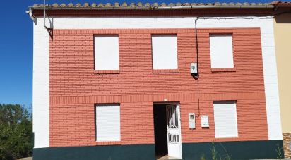 Maison de village 2 chambres de 260 m² à Valdesaz de Los Oteros (24208)