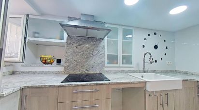 House 6 bedrooms of 150 m² in Valls (43800)